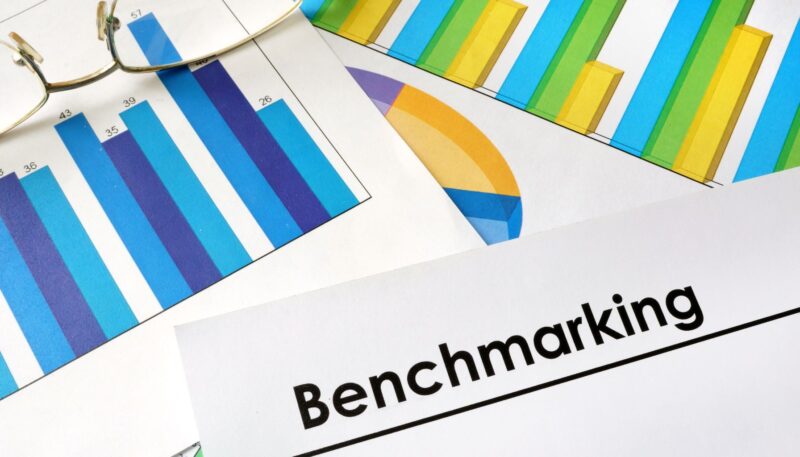 ¿Qué es el benchmarking en CRC y cómo aplicarlo?